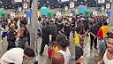 Rozsiahla bitka na výstavisku ComplexCon v Los Angeles, zásah ochrany