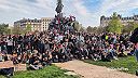 Polícia zasiahla proti protestom v Paríži po vypuknutí požiaru