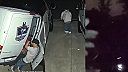 Muž kradol z dodávky, nabehol na ňu skateboardom a narazil si hlavu