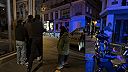 Dobrá nálada v uliciach Francúzska: Protestujúci si odnášajú hodnotné úlovky
