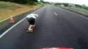 Longboarding v Bombay Hills - Nový Zéland