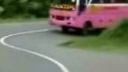 video Predbiehanie autobusu