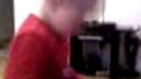 Keď má v ruke telefón s hudbou