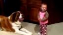 video Veľký pes a malé dievčatko