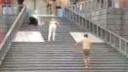 video Praštená japonská šou - klzké schody