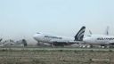 Silný vietor zodvihol zaparkovaný Boeing 747