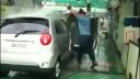 video S wapkou umyje auto ako boss