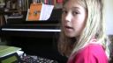 video Dievčatko vám ukáže, ako sa robí hudba